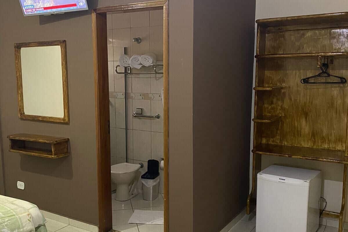 Minibar, escritorio, cortinas blackout y wifi gratis