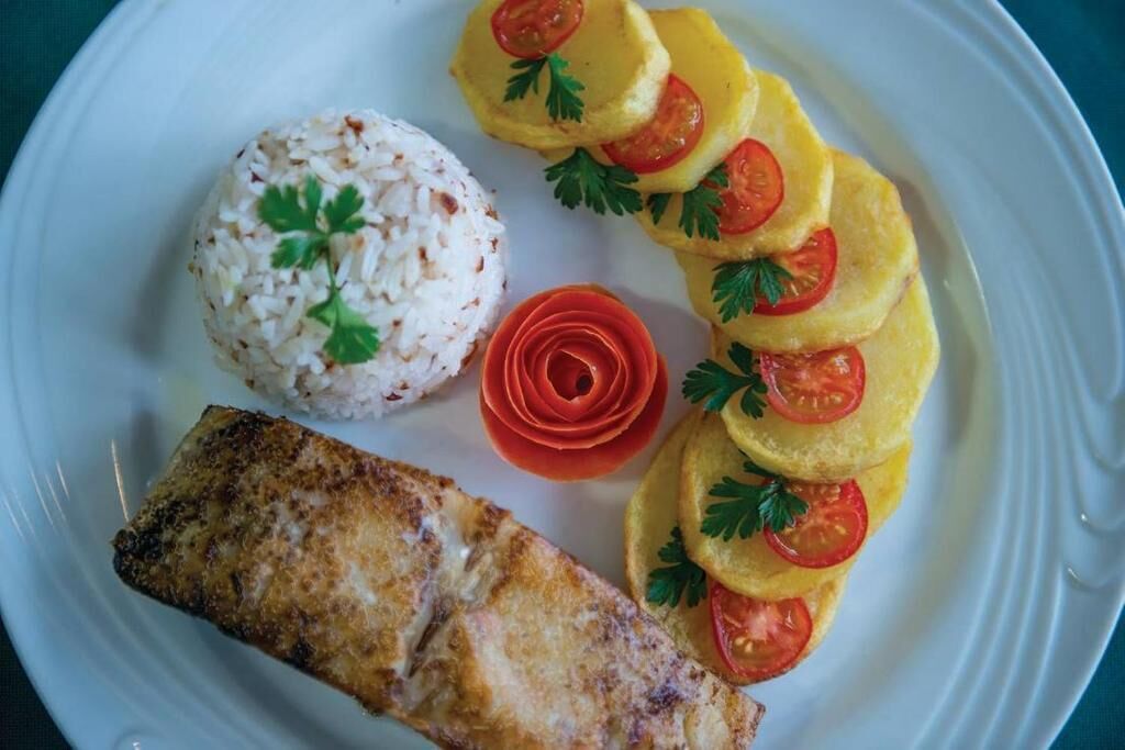 breakfast, lunch and dinner served