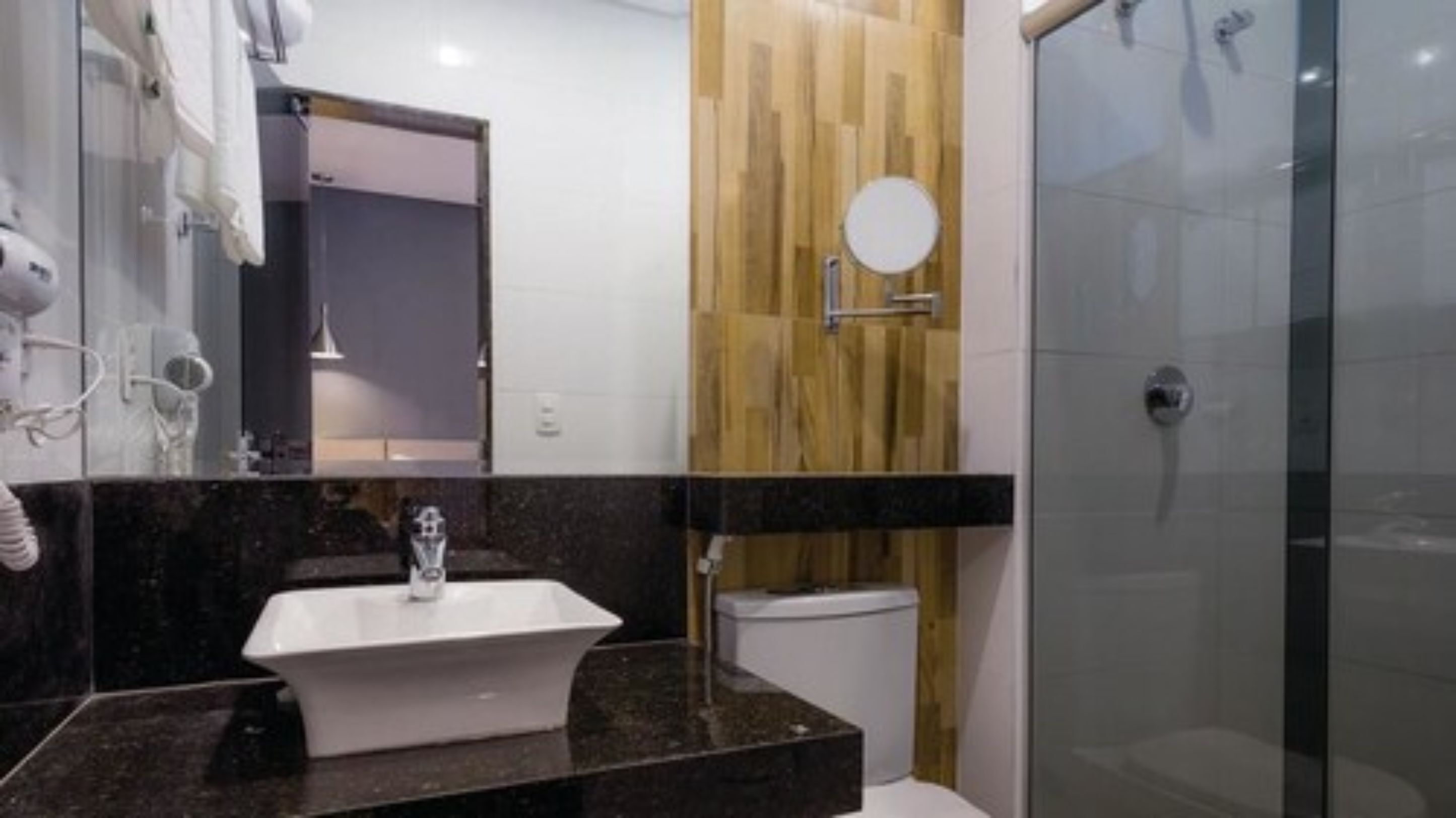 shower, free toiletries, towels