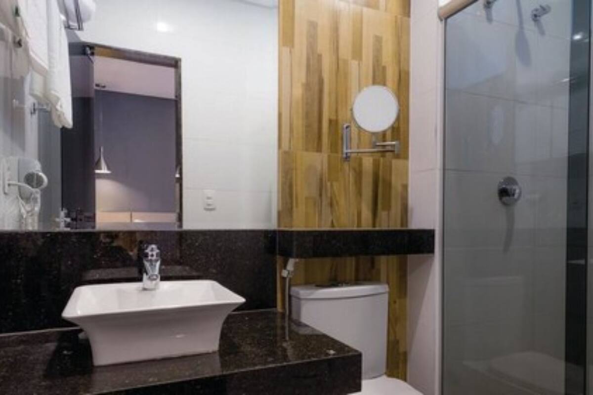 shower, free toiletries, towels