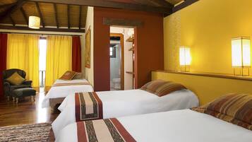 Apartamento Vila | Minibar, in-room safe, desk, free WiFi