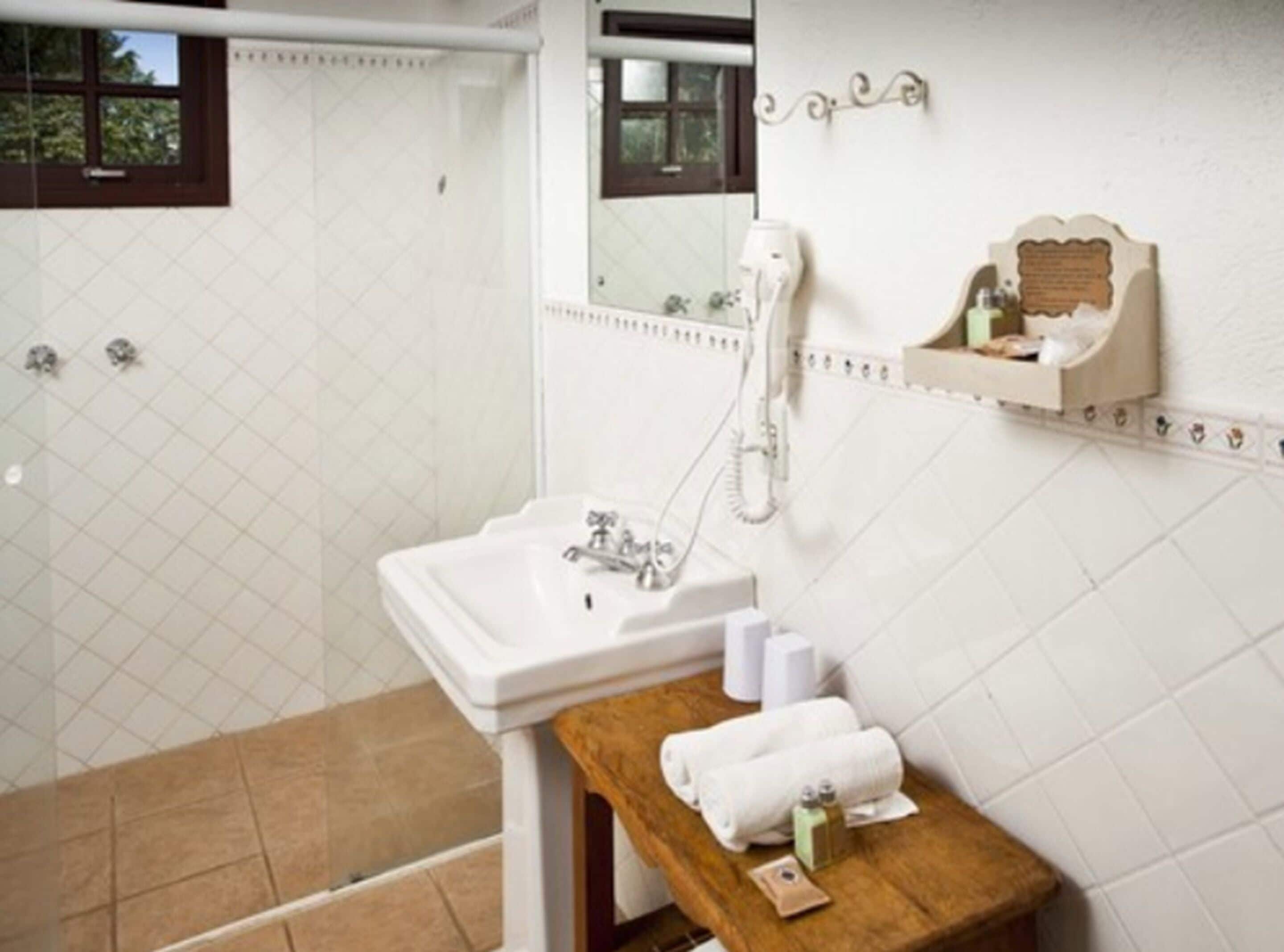 apartamento comfort | bathroom | shower, free toiletries, hair dryer, towels