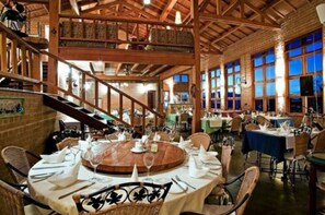 Déjeuner et dîner servis sur place, spécialités Cuisine brésilienne