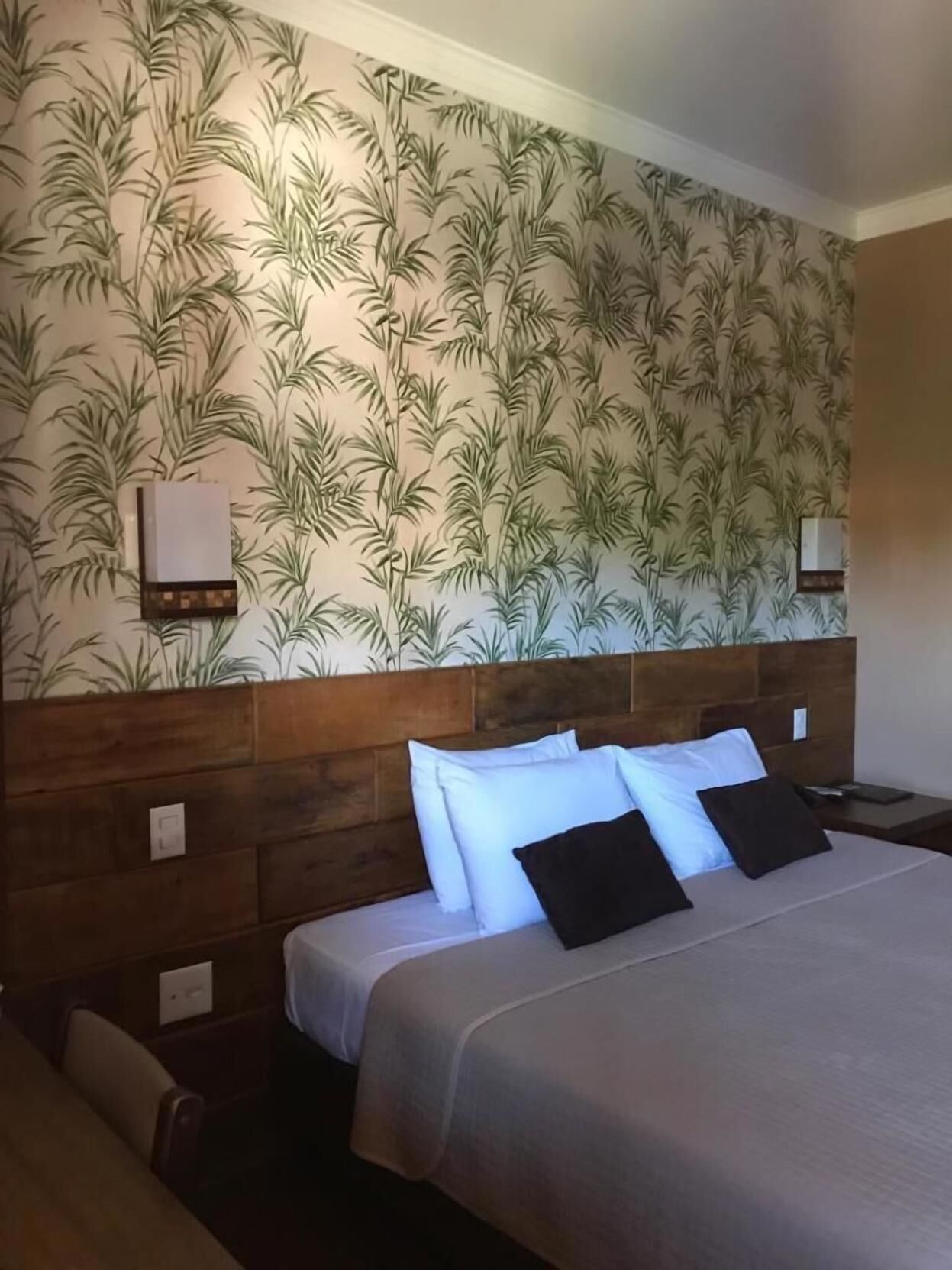Minibar, desk, free WiFi, bed sheets