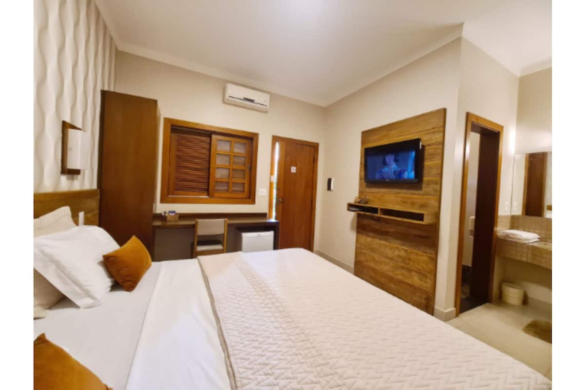 Habitación de lujo | Minibar, escritorio, wifi gratis y ropa de cama