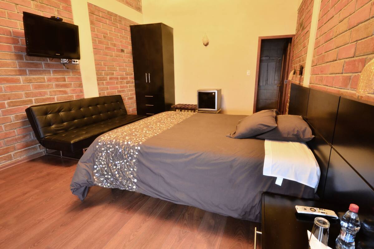 double room, 1 queen bed | in-room safe, desk, iron/ironing board, free cots/infant beds