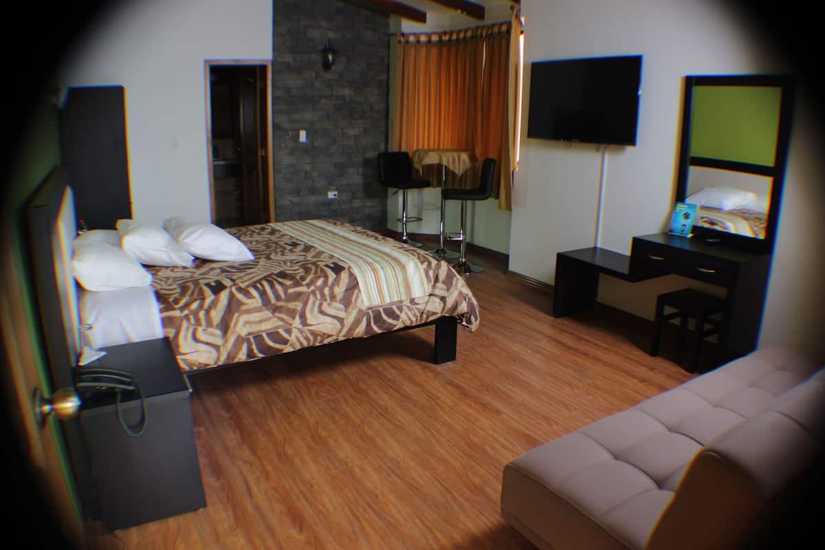 double room, 1 queen bed | in-room safe, desk, iron/ironing board, free cots/infant beds