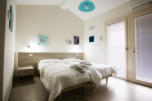 Twin Room (with extra bed) | In-room safe, individually decorated, desk, rollaway beds - La Diletta Camere di Charme (Verona)