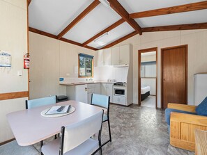 Economy 1 Bedroom Cabin - Not Pet Friendly | Free cribs/infant beds, free WiFi, bed sheets - Wodonga Holiday Park (West Wodonga)
