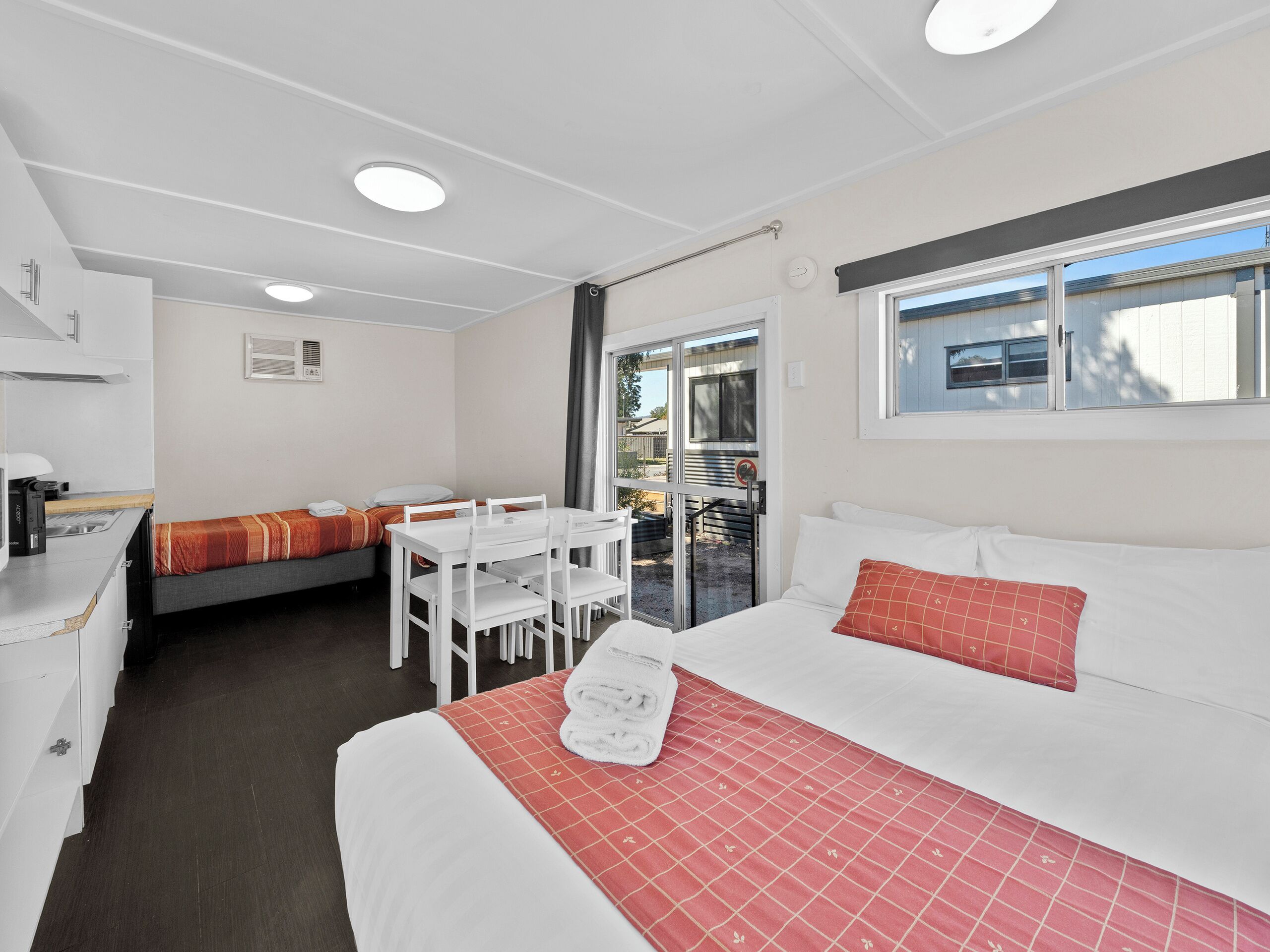 Economy Studio - No Ensuite - Not Pet Friendly | Free cribs/infant beds, free WiFi, bed sheets