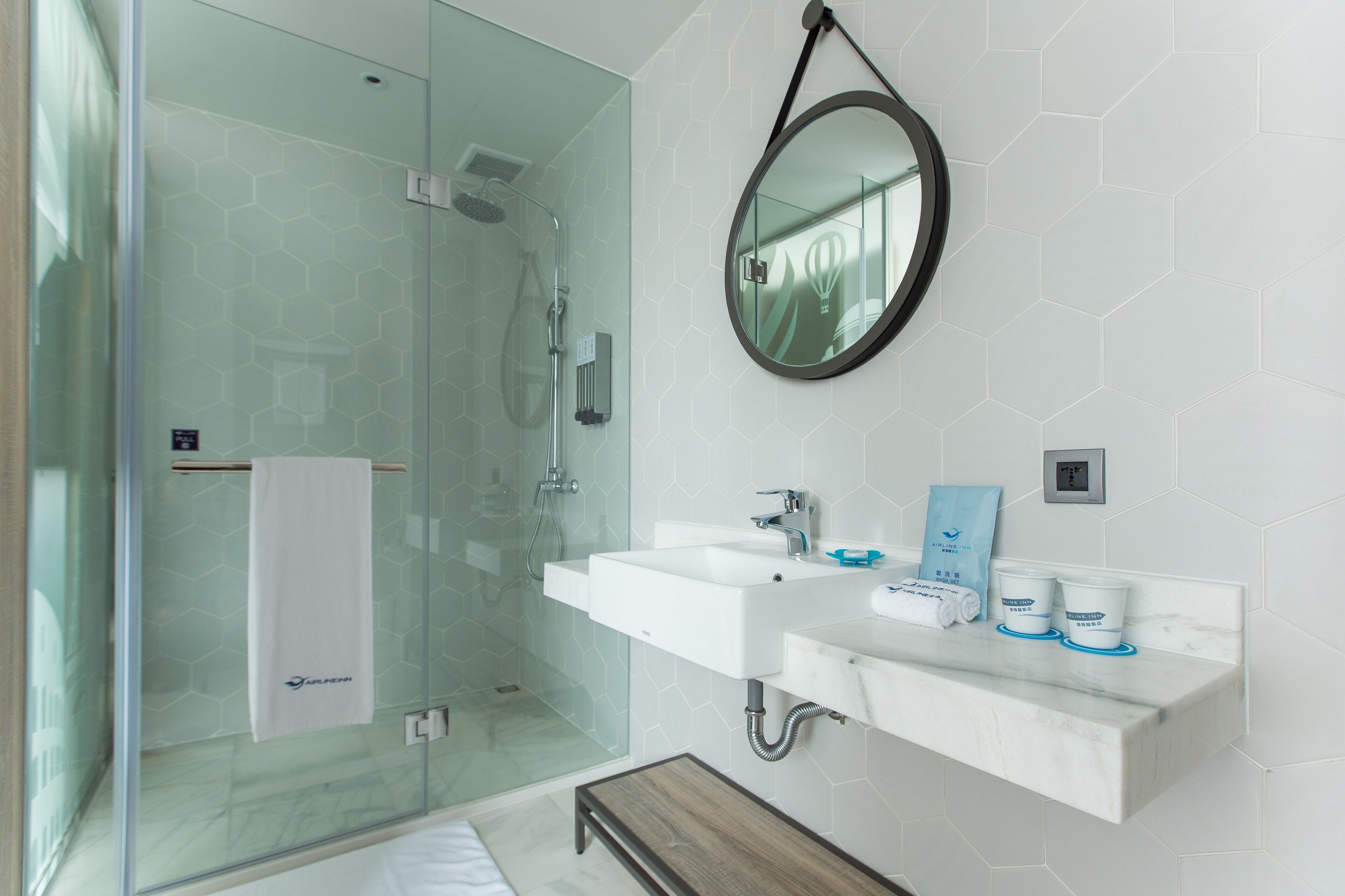 Deluxe Double Room | Bathroom | Shower, hair dryer, towels, soap