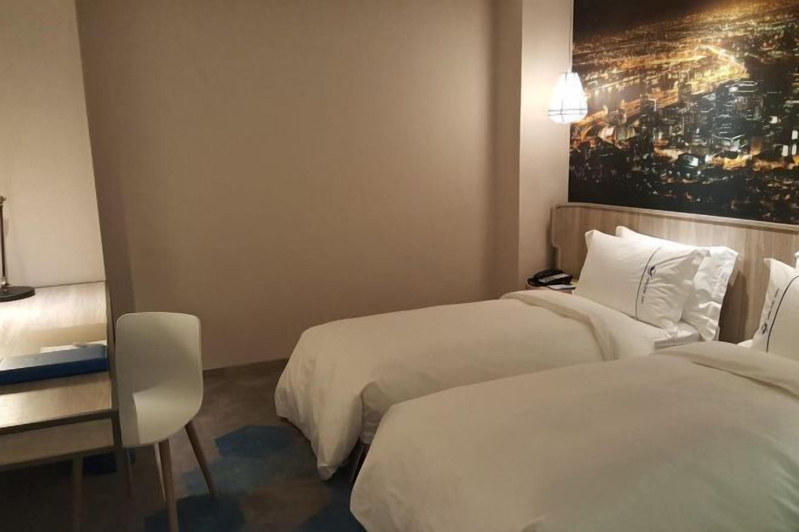 Premium bedding, down comforters, in-room safe, desk