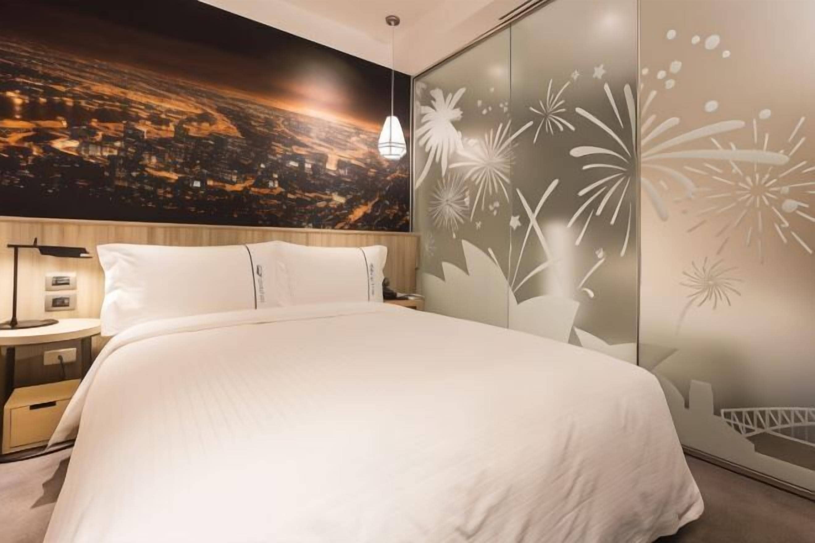 Premium bedding, down comforters, in-room safe, desk