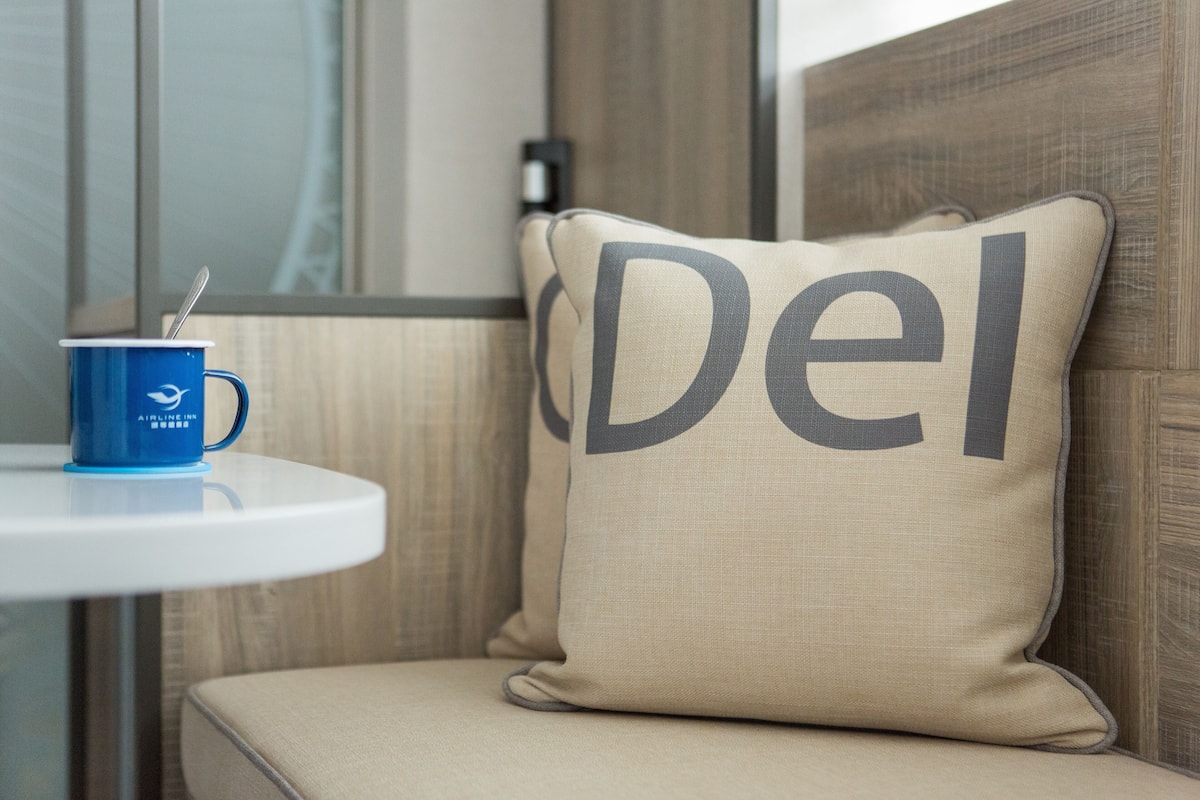 deluxe double room | living area | 43-inch lcd tv with cable channels, tv