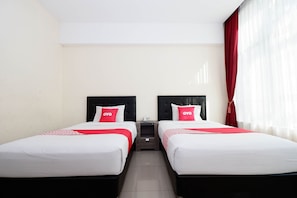 Deluxe Twin Room | Desk, free WiFi, bed sheets
