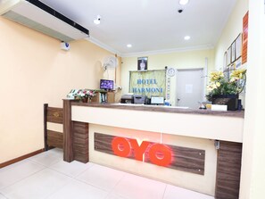 Quầy tiếp tân