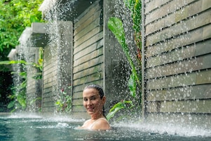 2 piscinas al aire libre, sombrillas