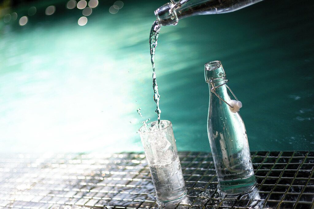 2 outdoor pools, pool umbrellas