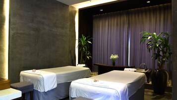 Soins corporels, soins d'aromathérapie, massages des tissus profonds