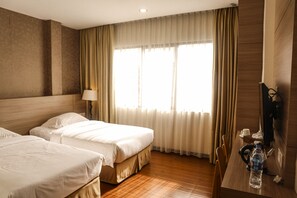 Desk, free WiFi - Hana Hotel (Batam)