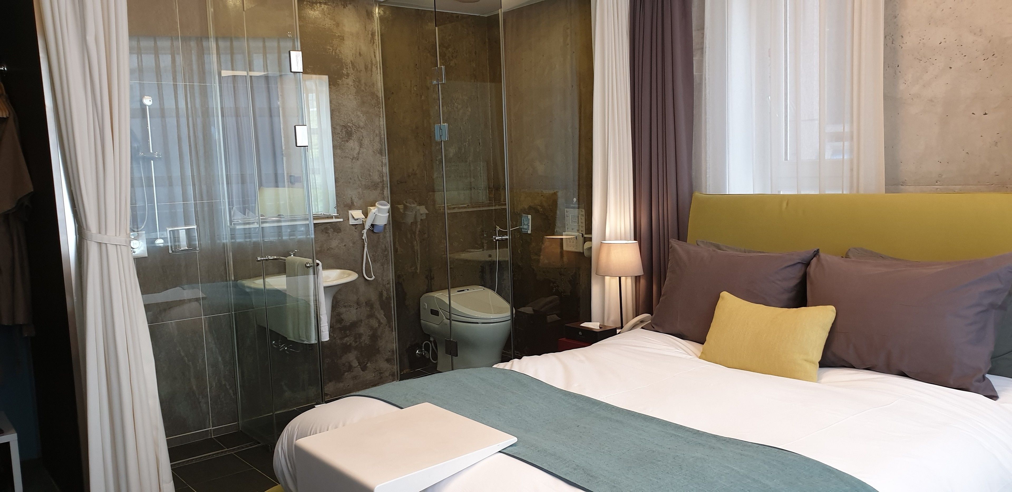 double room (king) | premium bedding, in-room safe, blackout curtains, soundproofing