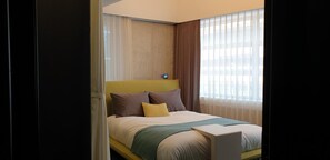 Premium bedding, in-room safe, blackout drapes, soundproofing