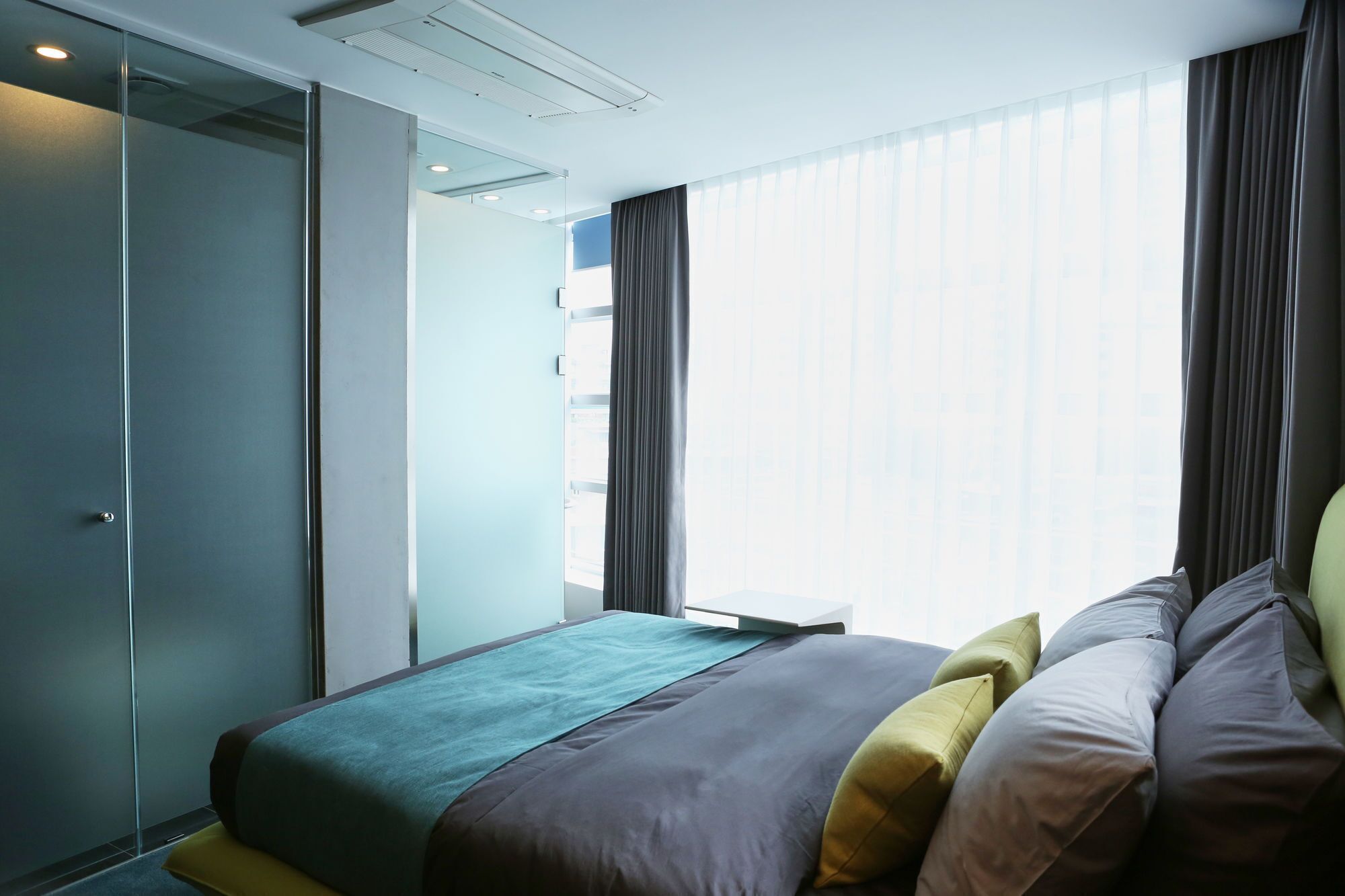 premium bedding, in-room safe, blackout curtains, soundproofing