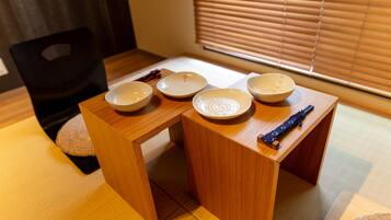 Deluxe Room | Desk, iron/ironing board, free WiFi