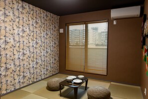 Desk, iron/ironing board, free WiFi - The Pagoda Experience (Kyoto)