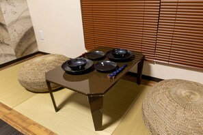 Desk, iron/ironing board, free WiFi - The Pagoda Experience (Kyoto)