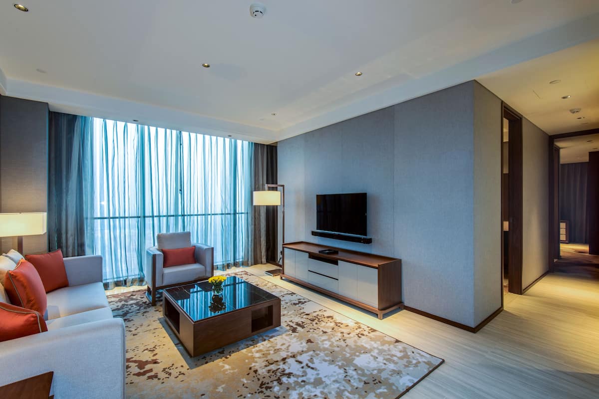 1 bedroom, in-room safe, individually decorated, desk