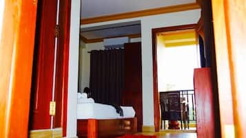 Minibar, in-room safe, desk, free WiFi