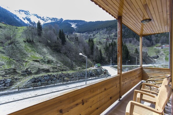 Terrace/patio - Meric Hotel (Çaykara)