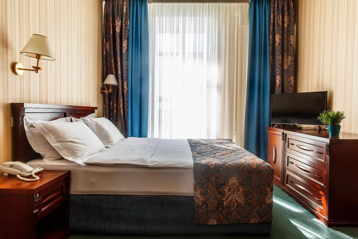 in-room safe, desk, laptop workspace, iron/ironing board