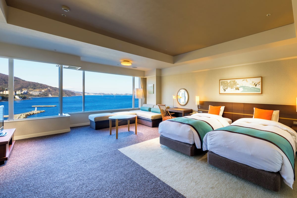 Standard Western Room | In-room safe, desk, blackout drapes, iron/ironing board