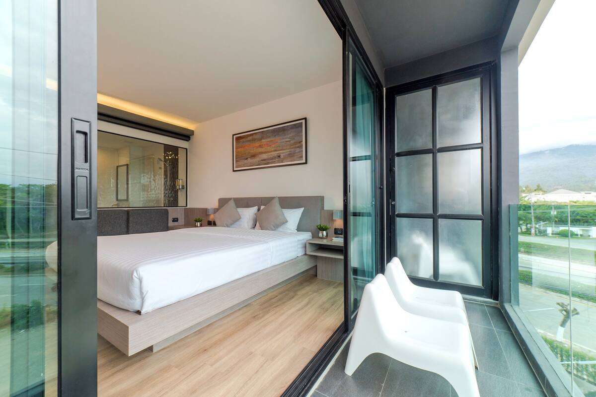 Deluxe Double Room with Balcony | 발코니