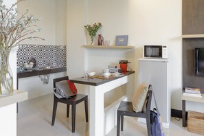 Deluxe Room | Private kitchen