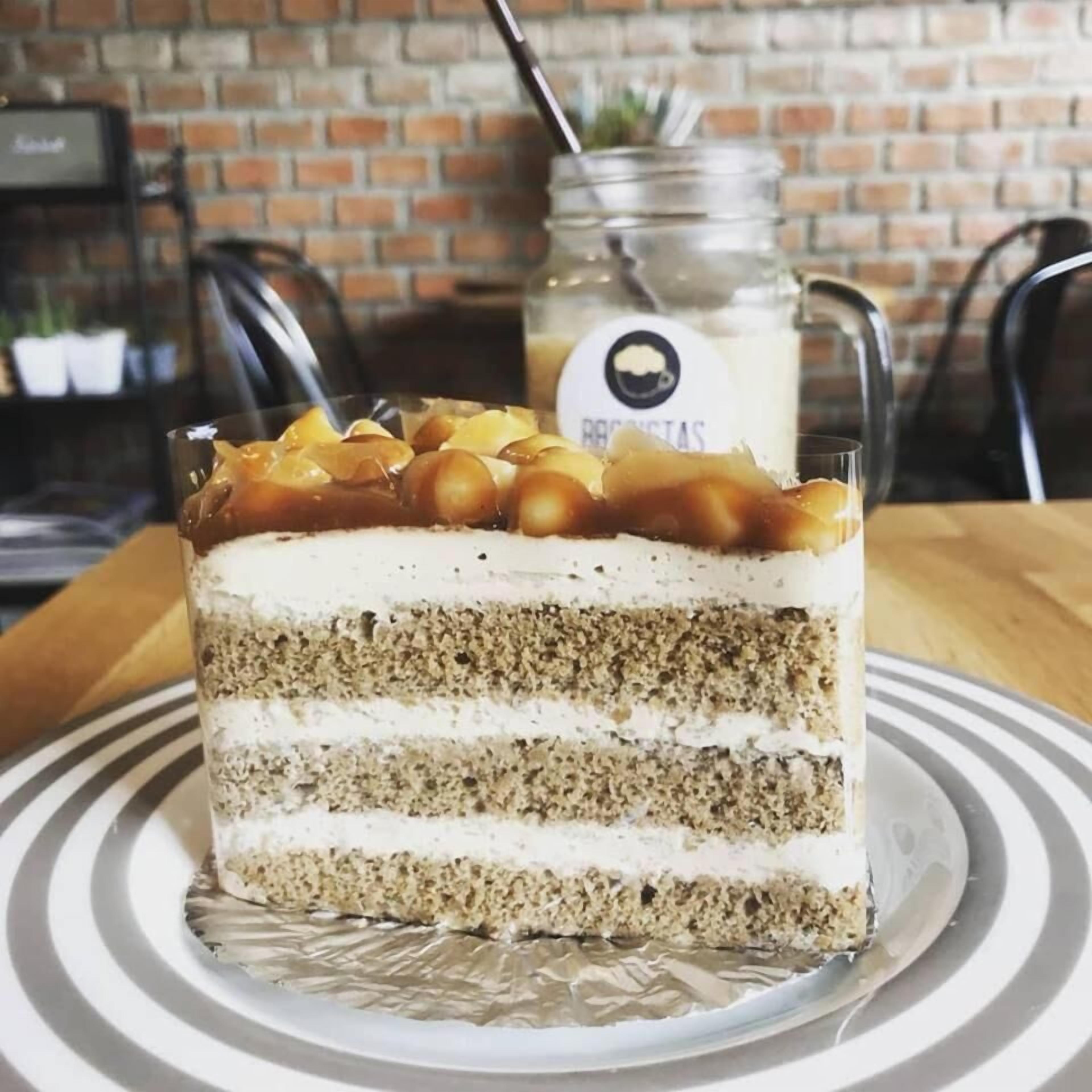 lunch and dinner served, thai cuisine