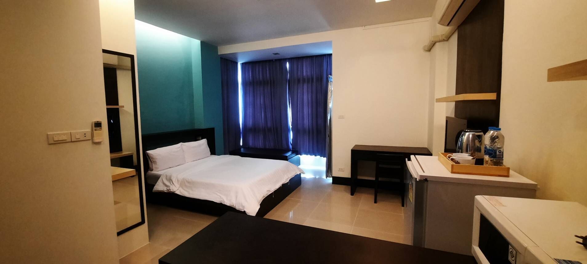 deluxe room | desk, blackout curtains, free wifi
