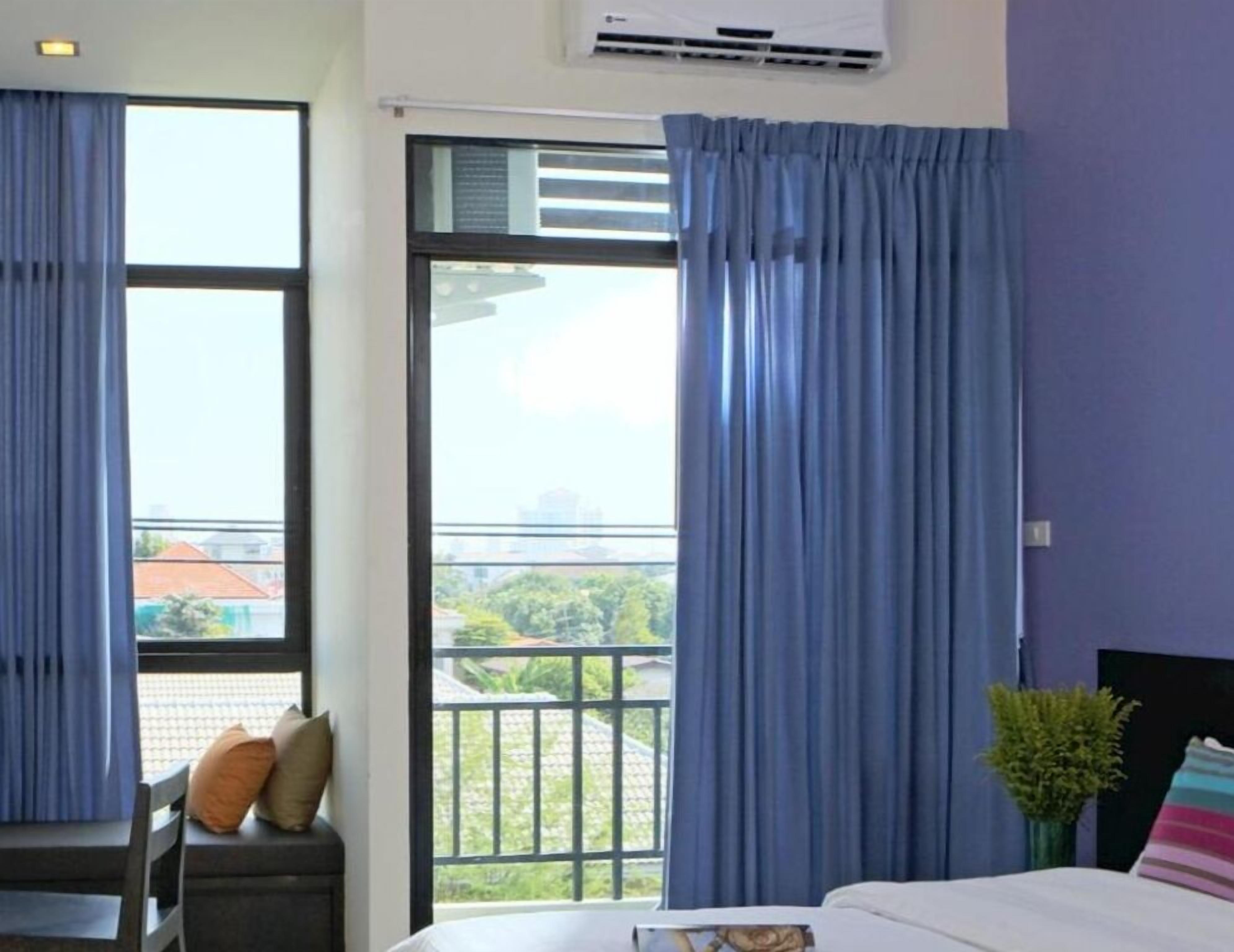 desk, blackout curtains, free wifi