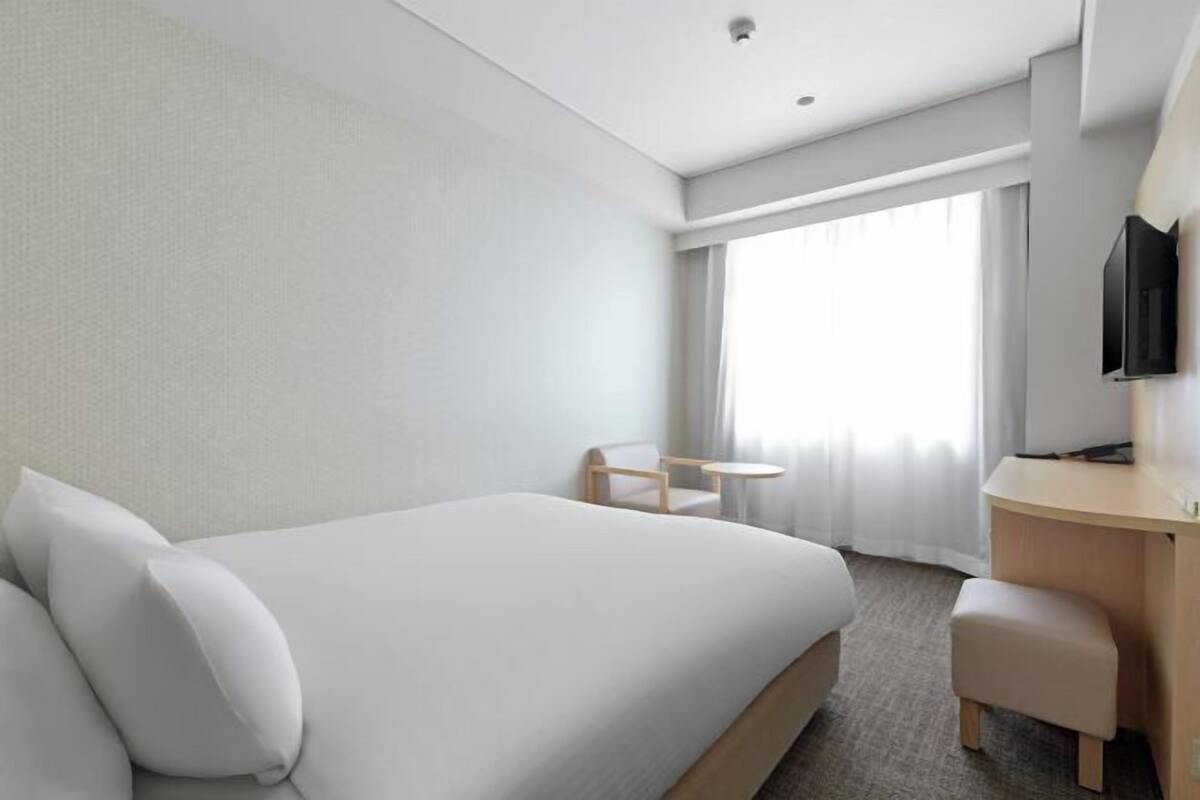 Desk, free WiFi, bed sheets, wheelchair access