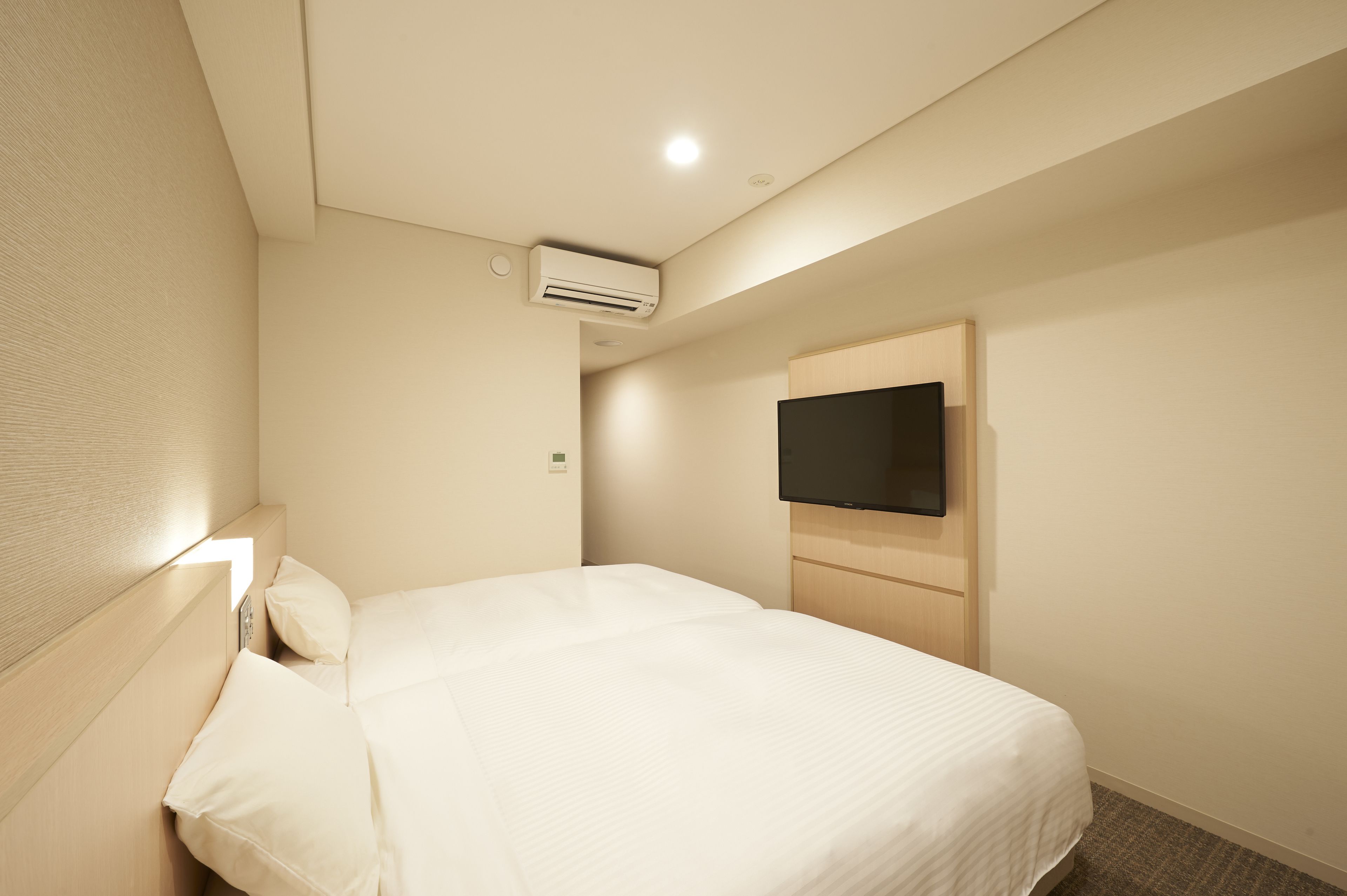 Escritorio, wifi gratis, ropa de cama y accesible en silla de ruedas