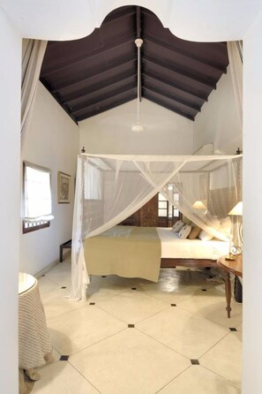 Suite | 1 bedroom, desk, iron/ironing board, free WiFi