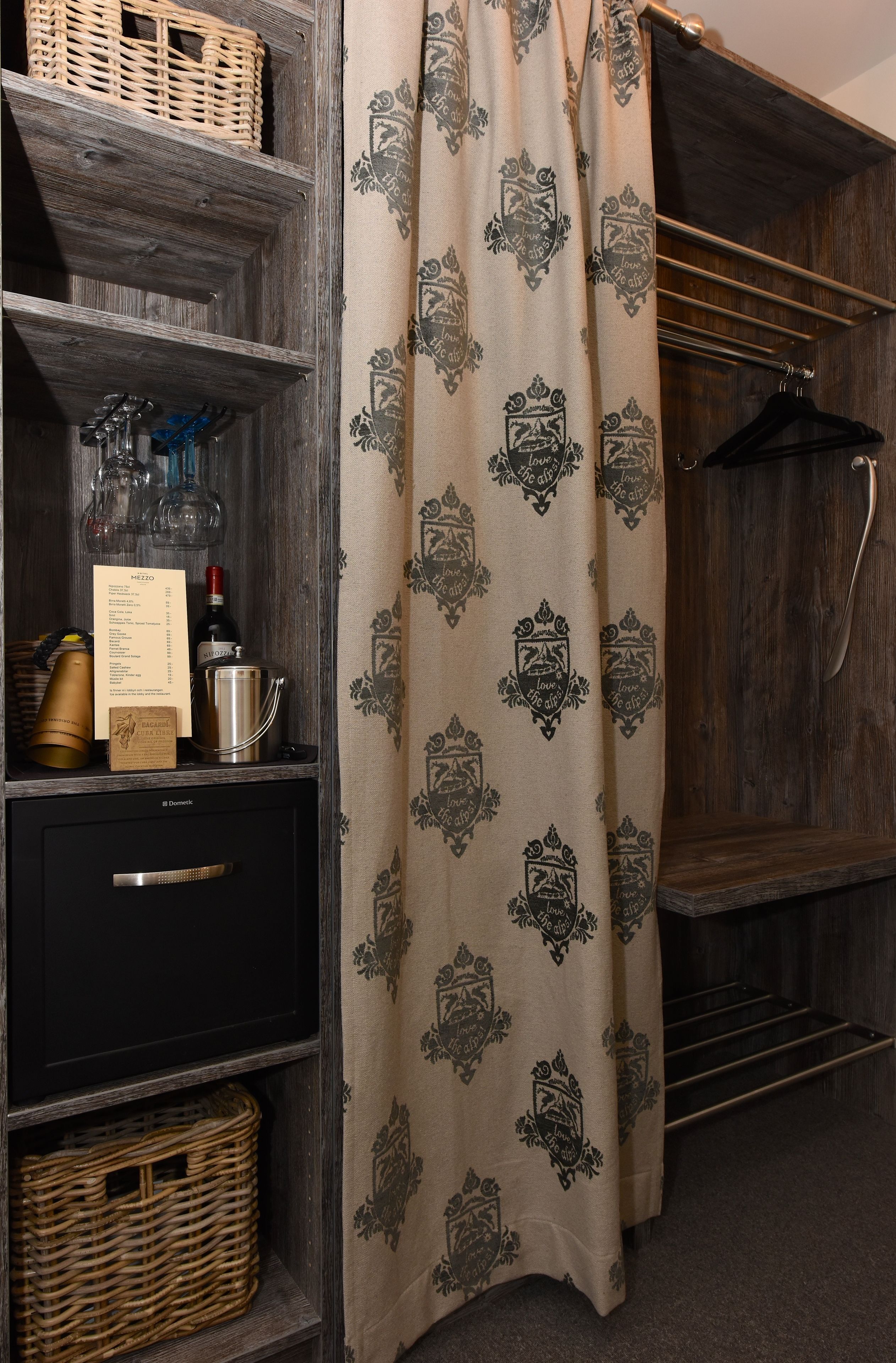 标准双人房, 1 间卧室 | 高档床上用品、迷你吧、客房内保险箱、熨斗/熨板