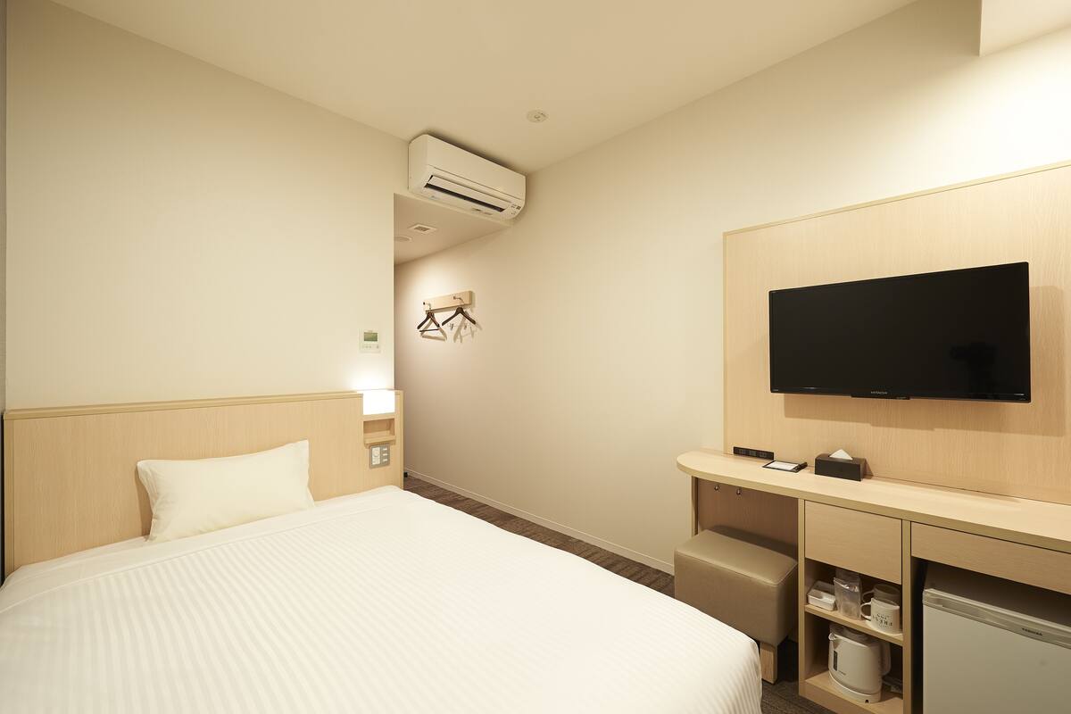 1 bedroom, desk, soundproofing, free WiFi