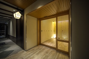 Property entrance - Sotetsu Fresa Inn Kyoto Shijokarasuma (Kyoto)