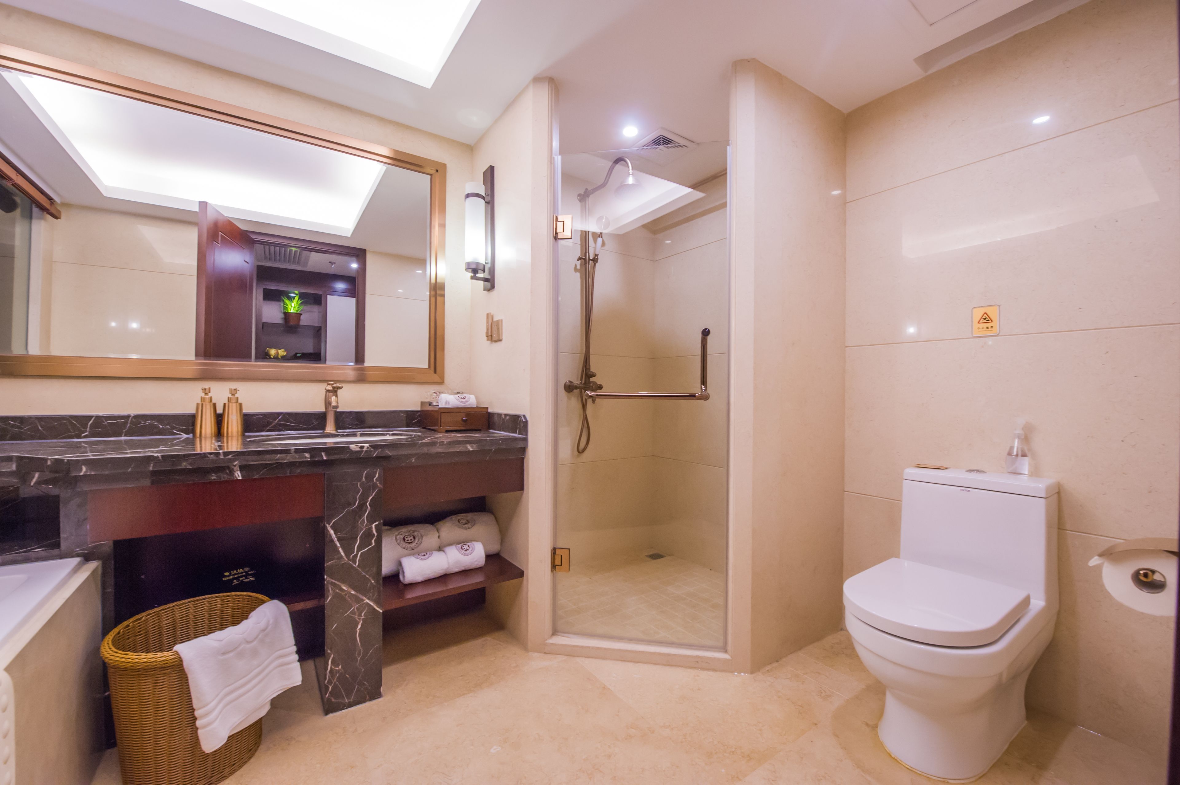 deluxe twin room | bathroom | free toiletries, bathrobes, slippers, towels