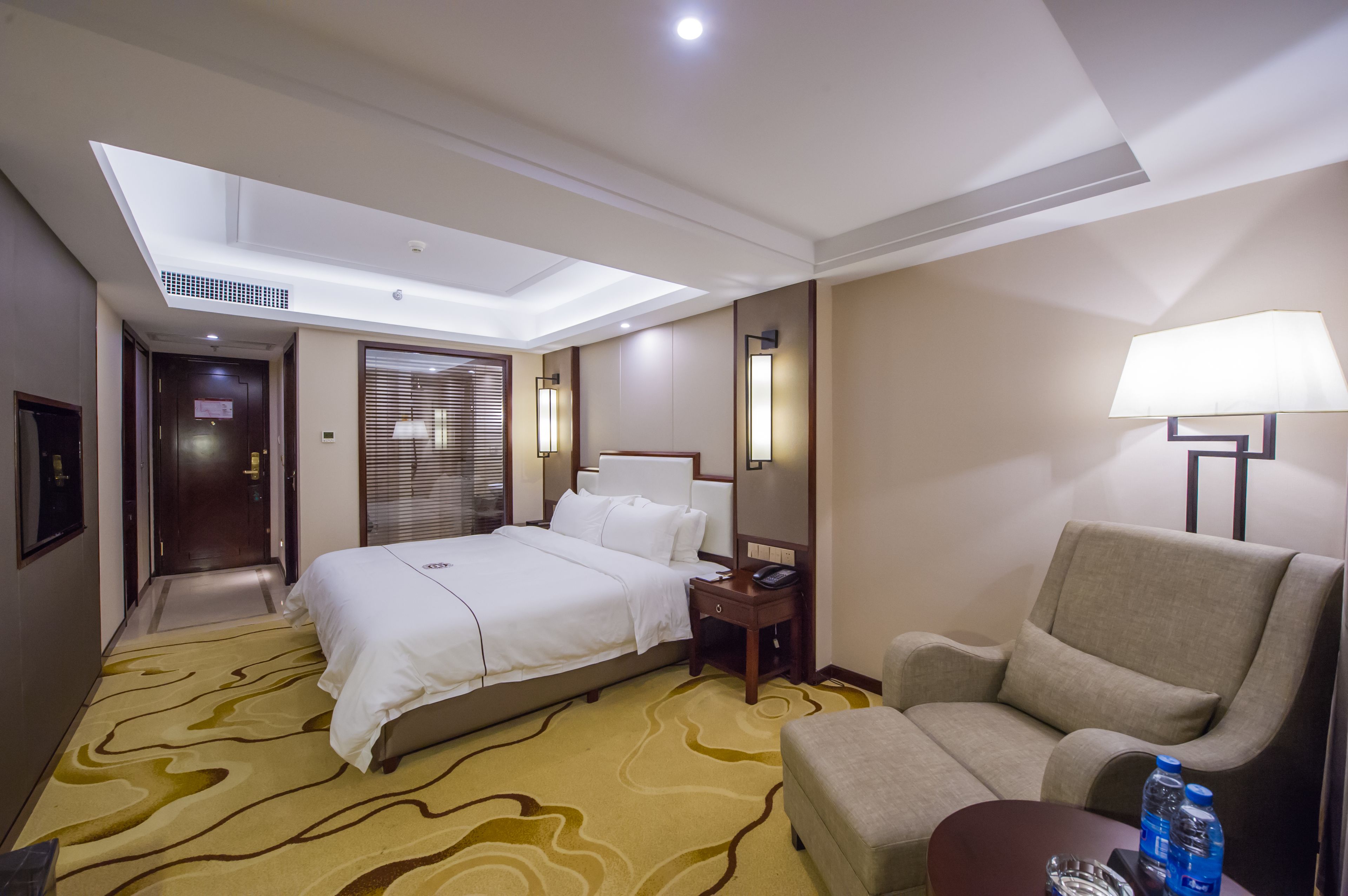 standard double room | premium bedding, minibar, in-room safe, desk