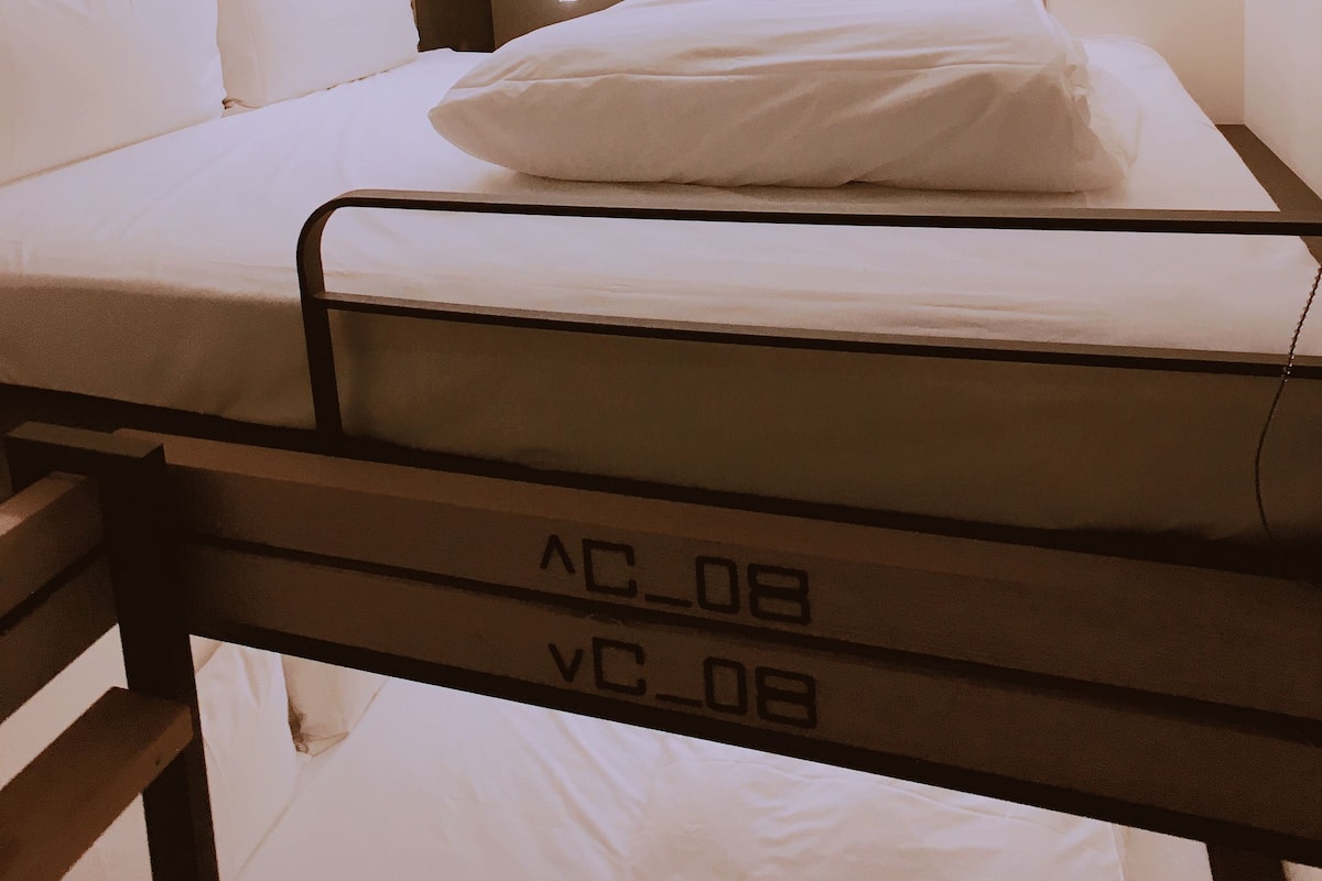 Felles sovesal, for menn og kvinner (double size bunk bed in a shared room) | Safe på rommet, skrivebord og wi-fi (inkludert)