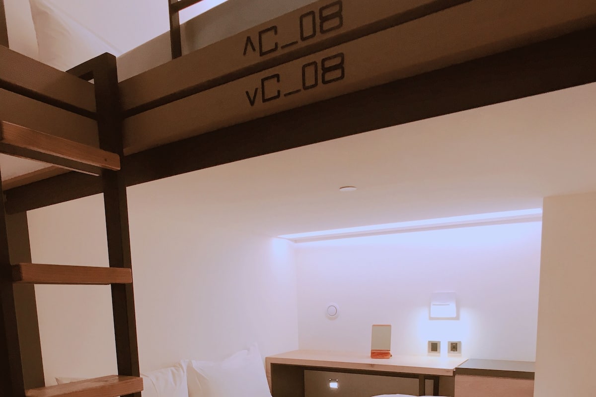 Felles sovesal, kun for kvinner (double size bunk bed) | Safe på rommet, skrivebord og wi-fi (inkludert)
